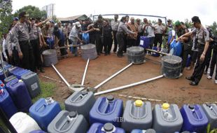 FOTO GELAR PASUKAN : Pemusnahan Miras