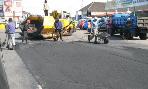 LEBARAN 2014 : Temukan Jalan Rusak di Jogja, Laporkan!