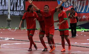 FOTO PERSIS SOLO : Merayakan Gol