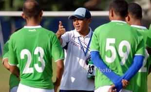 LATIHAN PERDANA PERSEBAYA : Rahmad Darmawan Pimpin Latihan Persebaya