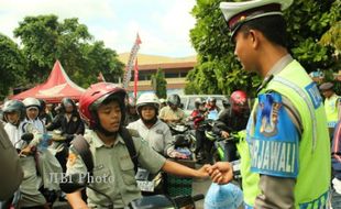 Di Gunungkidul, Pelanggar Lalu Lintas dapat Hiburan, Snack dan Softdrink