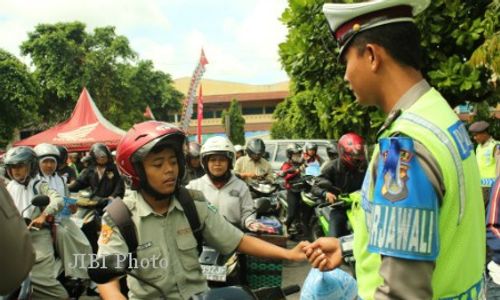 Di Gunungkidul, Pelanggar Lalu Lintas dapat Hiburan, Snack dan Softdrink