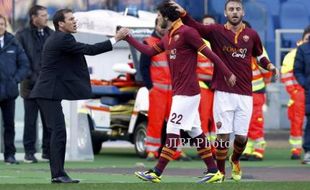 AS ROMA VS FIORENTINA, 2-1 : Kemenangan Pertama bagi Il Lupi Setelah 4 Kali Seri