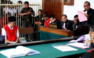 SIDANG PERDANA PEMBUNUHAN SISCA