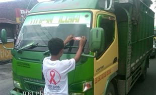 HARI AIDS : Siswa SMP Sosialisasi HIV/AIDS di Kawasan Penambangan Pasir Merapi