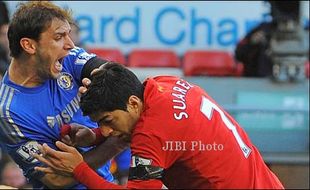 JELANG CHELSEA VS LIVERPOOL : Mourinho Yakin Ivanovic Akan Jabat Tangan Suarez