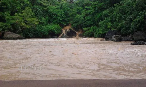 BANJIR DI GUNUNGKIDUL : Sungai Baron Meluap, Nelayan Tetap Melaut