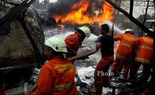 KRL VS TRUK TANGKI : KAI dan Pertamina Sanggup Santuni Korban