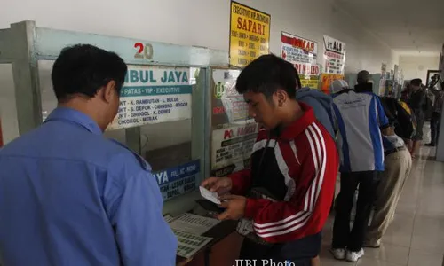 TAHUN BARU 2014 : Tiket Balik ke Jakarta Nyaris Ludes, Harga Melambung