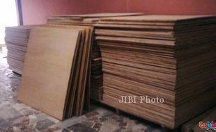 Pabrik Tripleks PT Prima Parquet Indonesia di Sragen Digeruduk Warga