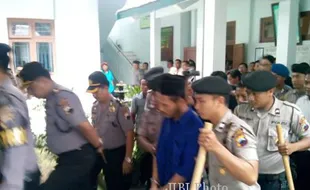 PENEMUAN MAYAT SRAGEN : Sidang Kasus Mutilasi Siska Berakhir Ricuh