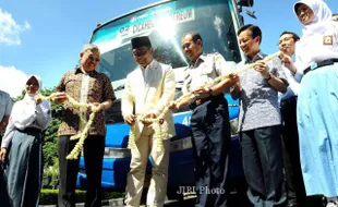 FOTO BUS SEKOLAH GRATIS :  Bus Damri Gratis 