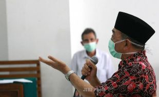 FOTO PERSIDANGAN : Memberikan Kesaksian