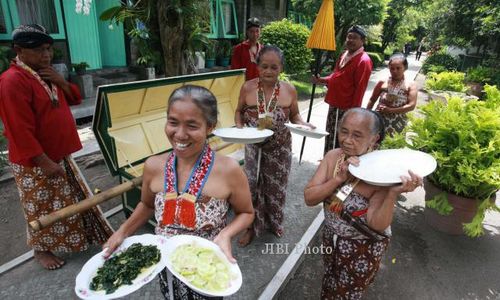 ULANG TAHUN NAIK TAKHTA : Melestarikan Adat Istiadat dan Budaya Menjadi Tantangan Terberat