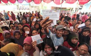 FOTO TAHUN BARU IMLEK : Pasar Sembako Murah