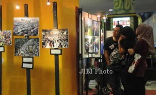 PAMERAN FOTO : Pelayanan Publik Didokumentasikan, Keprihatinan Menyeruak