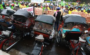  BECAK MOTOR : Penarik Bentor Bakal Adakan Gerakan Besar