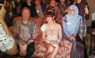 Agnes Monica Dibully Gara-Gara Pamer Belahan Dada