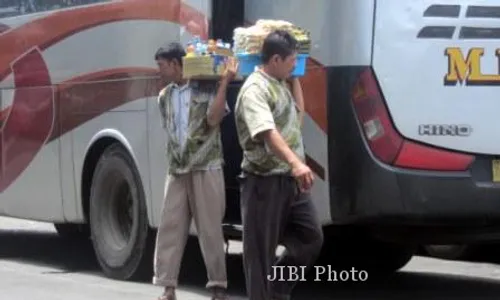 PENATAAN TIRTONADI SOLO : Pedagang Asongan Waswas