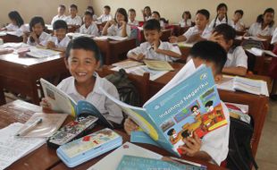 KURIKULUM 2013 : Semester Dua, Pengadaan Buku Diurus Kabupaten Kota