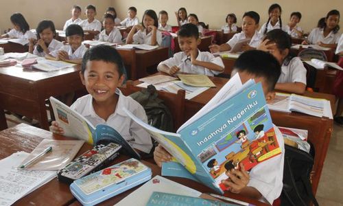 KURIKULUM 2013 : Semester Dua, Pengadaan Buku Diurus Kabupaten Kota