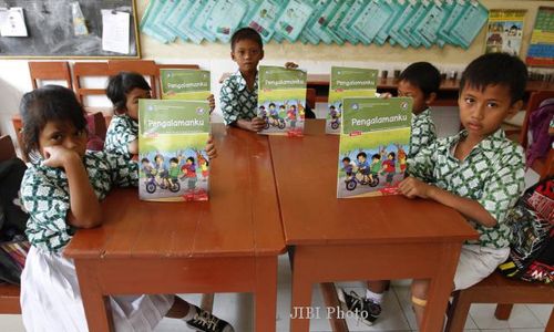 KURIKULUM 2013 DIHENTIKAN : Tak Laku, Penerbit Hentikan Distribusi Buku K-13