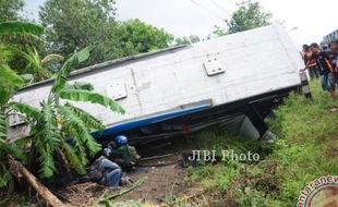 KECELAKAAN PATI : Bus Kemenangan Masuk Jurang, 6 Luka Serius