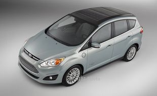 Ford Siapkan Mobil Hybrid Bertenaga Matahari