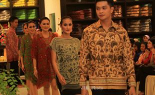 FOTO PERAGAAN BUSANA BATIK :  Chinese New Year 