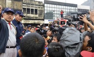 FOTO BANJIR JAKARTA : Ketua Umum PMI Datangi Lokasi