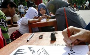 FOTO CAR FREE DAY : Mahasiswa Kriya ISI Gelar Workshop