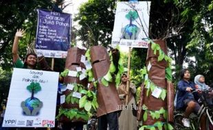 FOTO CAR FREE DAY : YPPI Kampanyekan 1 Juta Pohon