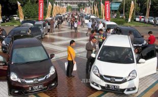 FOTO HONDA MOBILIO : 160 Mobilio Pertama Diserahkan ke Pemesan