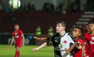 FOTO FRENZ INDONESIA VS EINTRACHT FRANKFURT : Frenz Indonesia Kalah 2-0 dari Eintracht Frankfurt