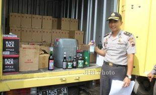 MIRAS KLATEN : Polres Gerebek Gudang Miras Jl Prambanan-Manisrenggo