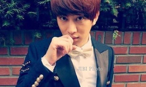 K-POP : Tinggalkan War of Words, Heechul Super Junior Minta Maaf