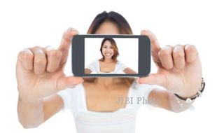 FASILITAS HANDPHONE : Ini Dia Ponsel yang Manjakan Pencinta Selfie...