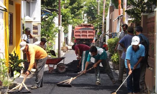 FOTO PENGASPALAN JALAN : Pengaspalan Ulang Jalan Manduro IV