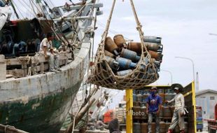 FOTO KENAIKAN HARGA ELPIJI : Elpiji 12 Kg Dikirim ke Luar Jawa