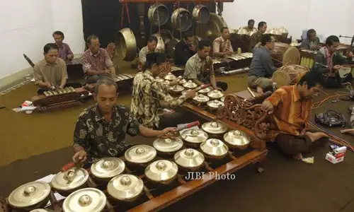 FOTO KLENENGAN SELASA LEGEN : Penampilan Sekar Linmas Joyosuran