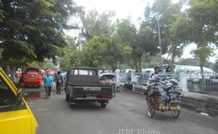 MOBIL DILARANG MASUK ALUT SOLO : Pedagang Khawatirkan Penjualan