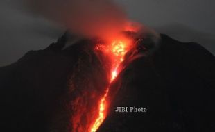 GUNUNG SINABUNG MELETUS : Erupsi Puluhan Kali, Lava Pijar Lelehi Sinabung