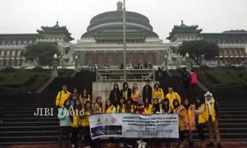 Pelajar Jogja Disambut Salju Chongqing