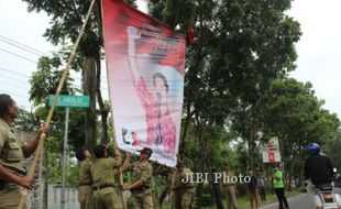 Tim Gabungan Copot Baliho Bupati Klaten, PDIP Protes