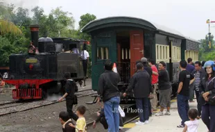 FOTO SEPUR KLUTHUK JALADARA :  Melihat Sepur Kluthuk Jaladara  