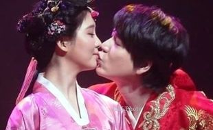 K-POP : Kyuhyun Suju dan Seohyun SNSD Berciuman di The Moon That Embraces The Sun