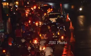 TAHUN BARU 2015 : Malam Ini, Jalan Utama Tawangmangu Bebas Parkir