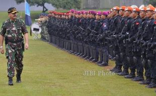 AKSI TERORISME : TNI Persiapkan Personel Tangani Teroris