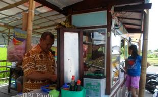 Wibowo Jual Bakso Murah, Rp2.000 Per Porsi