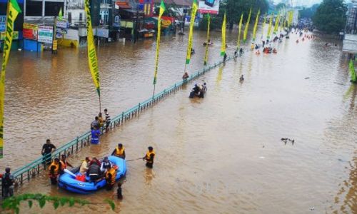  JAKARTA BANJIR : Jakarta Siaga Darurat Banjir